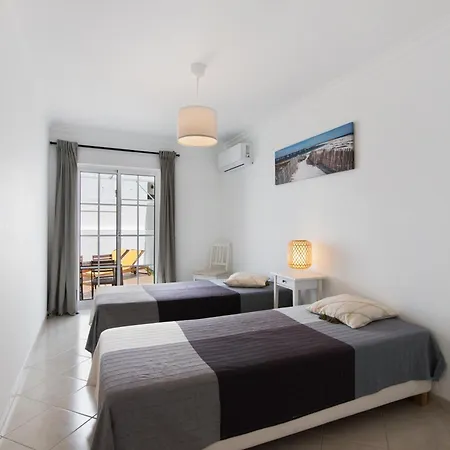 Nyaraló Lota Delight *